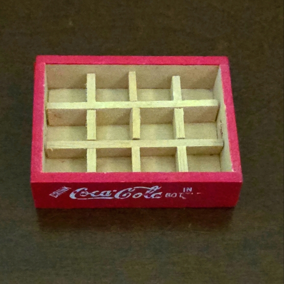 Coca-Cola Miniature Dollhouse Wooden Red Crate with Mini Bottles - Picture 3 of 3